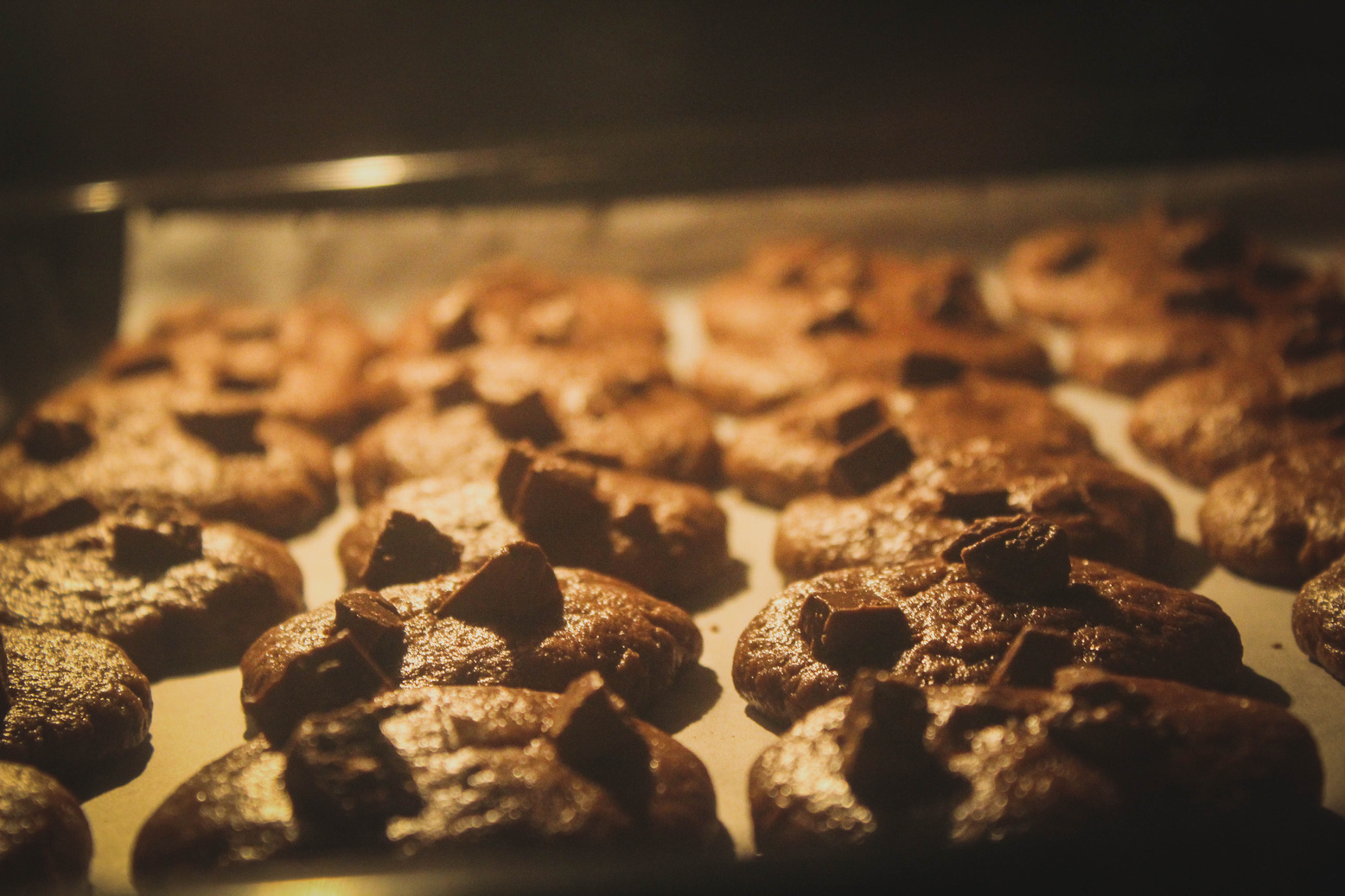 Baking cookies in oven